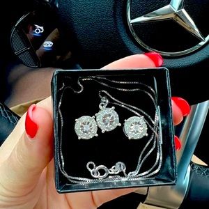 Gorgeous Womens White Gold Rhodium Over Sterling Silver 1.0 CTW Diamond Set